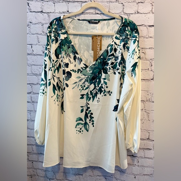 BloomChic Tops - Bloomchic Women's Floral V-Neck Top - Green and Cream